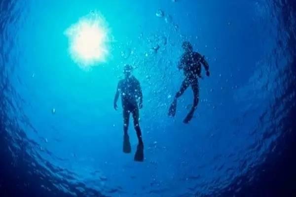 西施蹙眉惹人怜，东施效颦遭人嫌丨中国人为何如此在意“面子”？