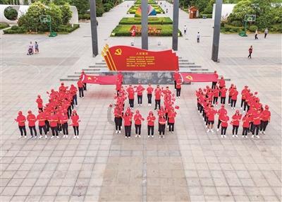 华泰柏瑞沪深300ETF连续第三个交易日成交额突破百亿，为历史第二次